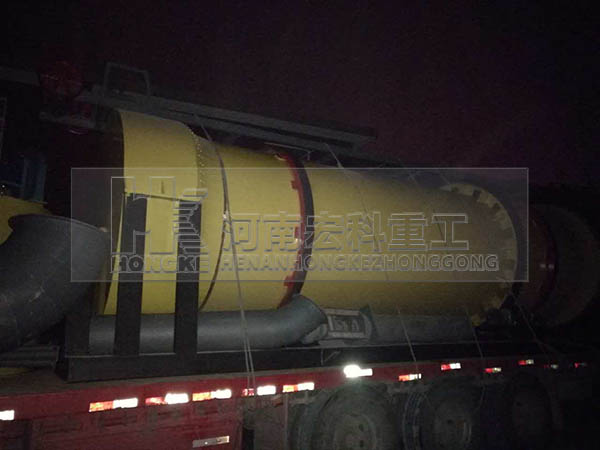 發往新疆博湖縣2m&times;8m豬糞烘干機的現場實拍