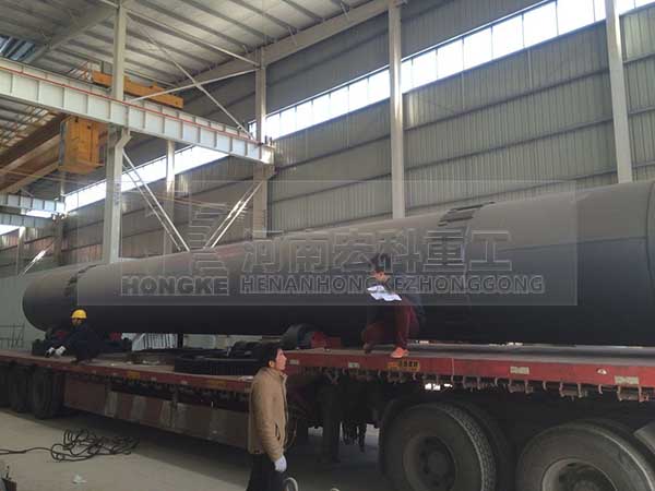發(fā)往甘肅嘉峪關1.5mx15m氧化鐵回轉窯發(fā)貨現(xiàn)場